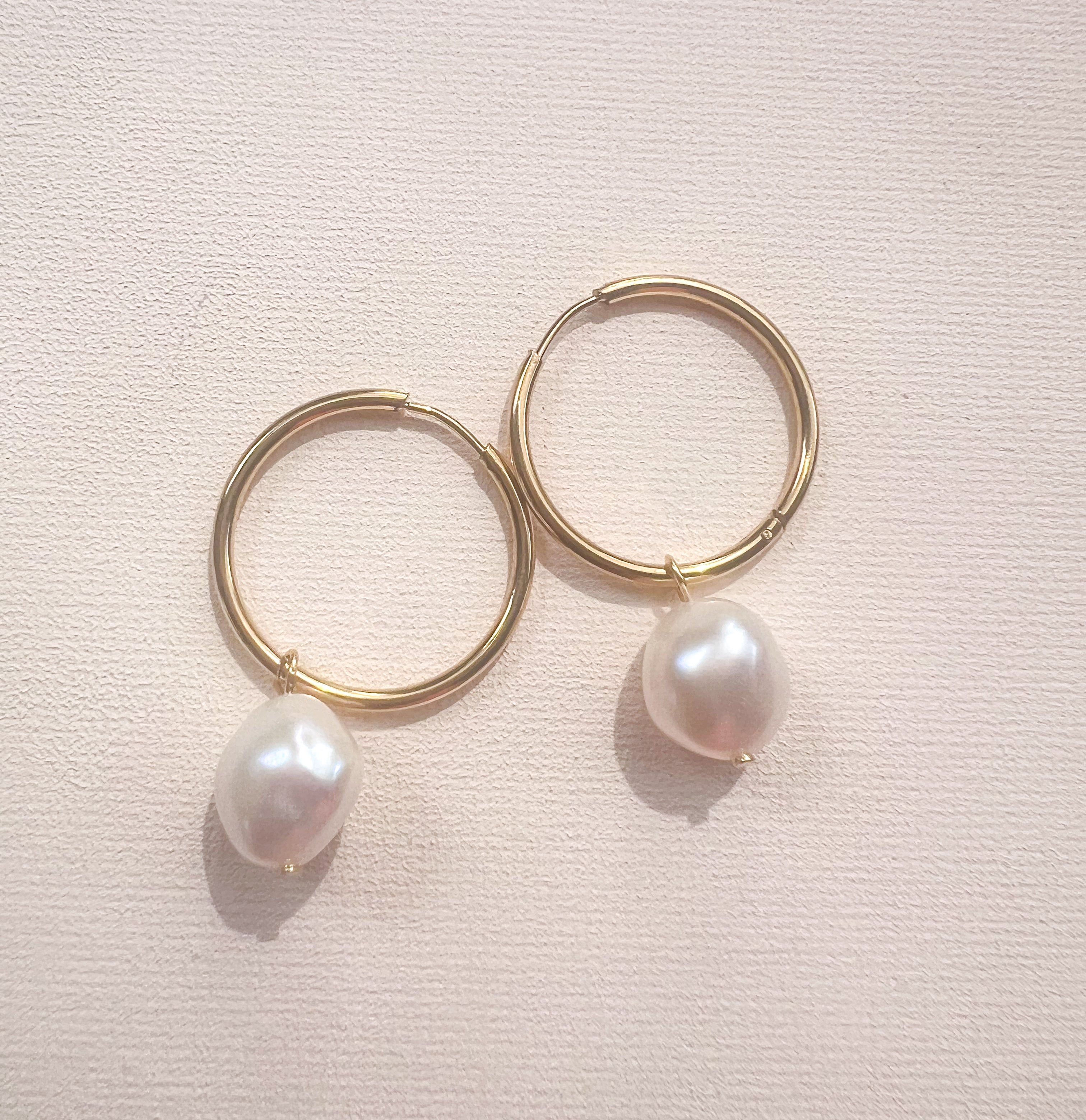 20_m_Gold_ hoops medium pearl 