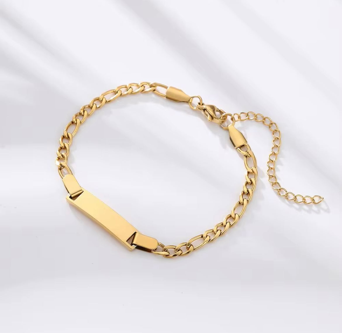 Mum N Bub Gold chain bracelet on a white background