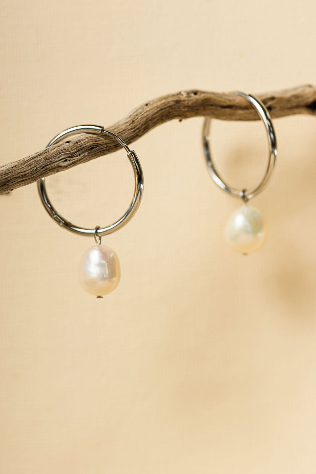 Silver  20 m hoops with medium pearl 
