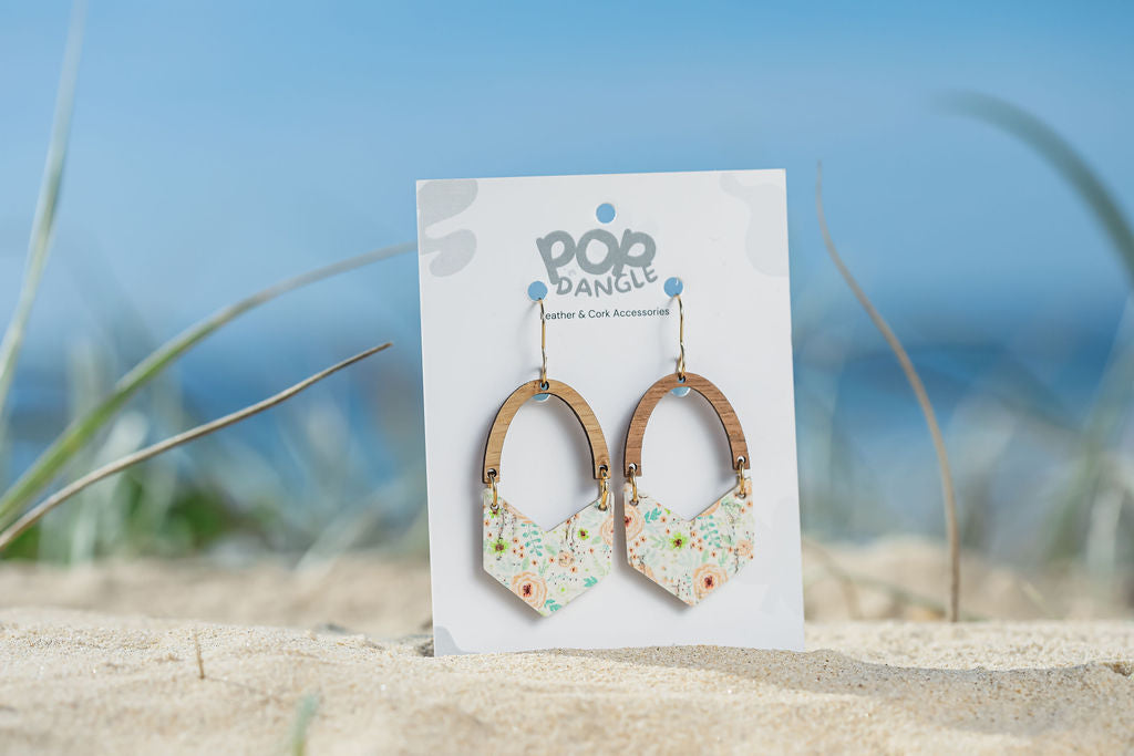 Timber Arch V Daisy Leather earrings 